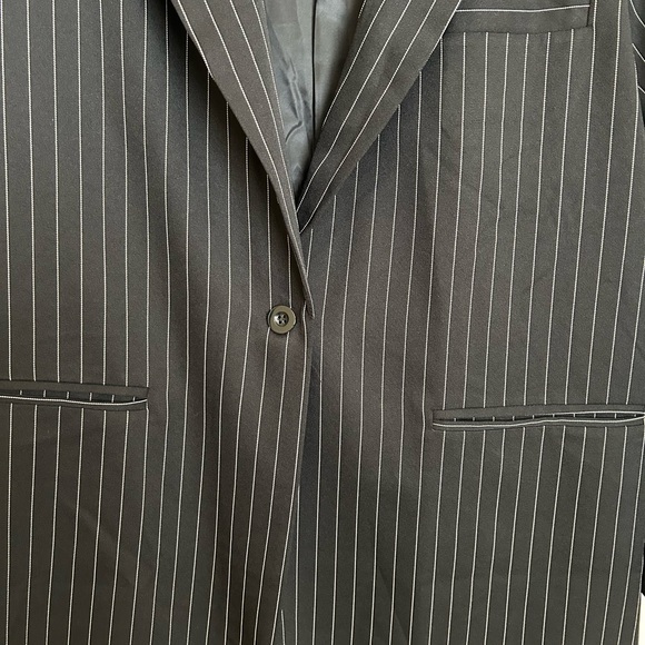 Pretty Little Thing blazer, size 4, NWOT, Black Pin Stripes - Picture 4 of 5